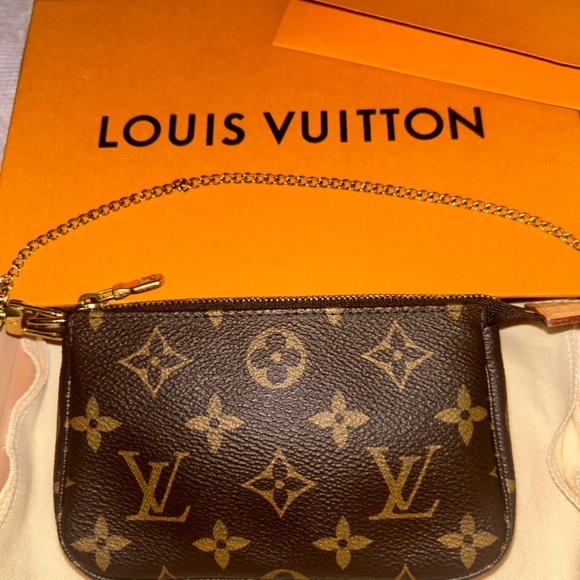 Louis Vuitton Mini Pochette - Picture 2 of 2